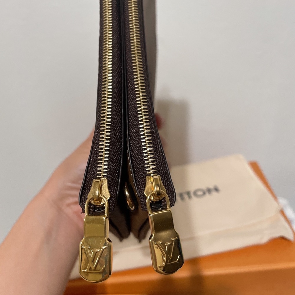❤️SOLD❤️LV Double Zip Pouch Reverse Monogram - Picture 3 of 16